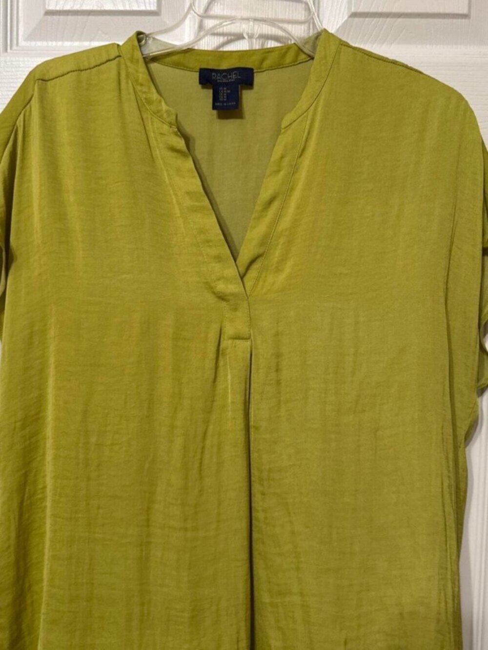 Rachel Roy M Green short cap sleeve blouse with V-neckline